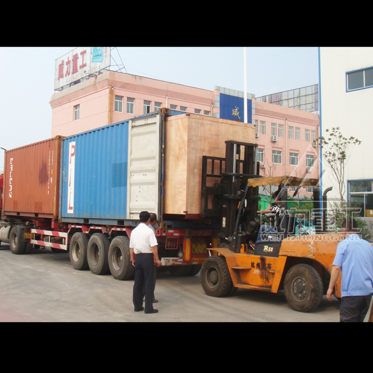 出口級(jí)龍門(mén)液壓機(jī)裝車(chē)