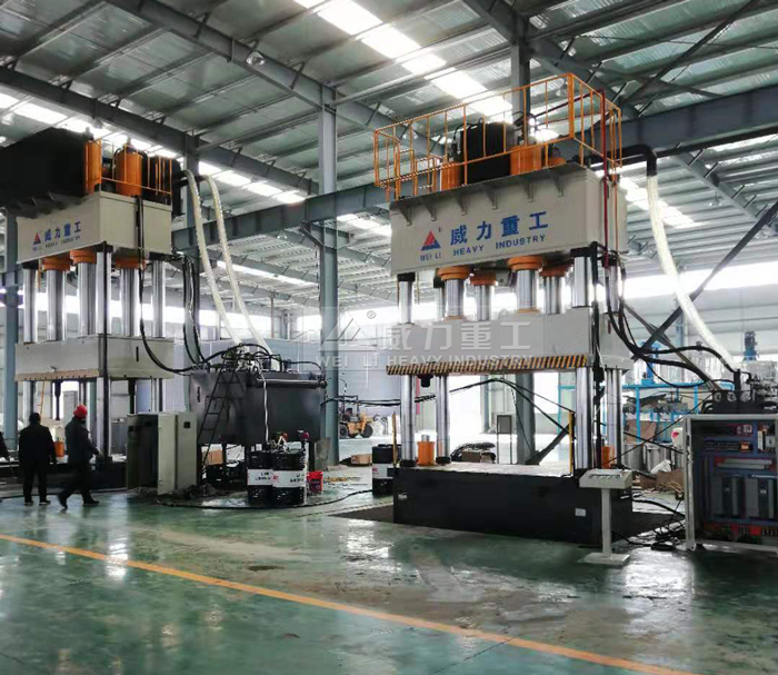 模壓液壓機客戶加工現場